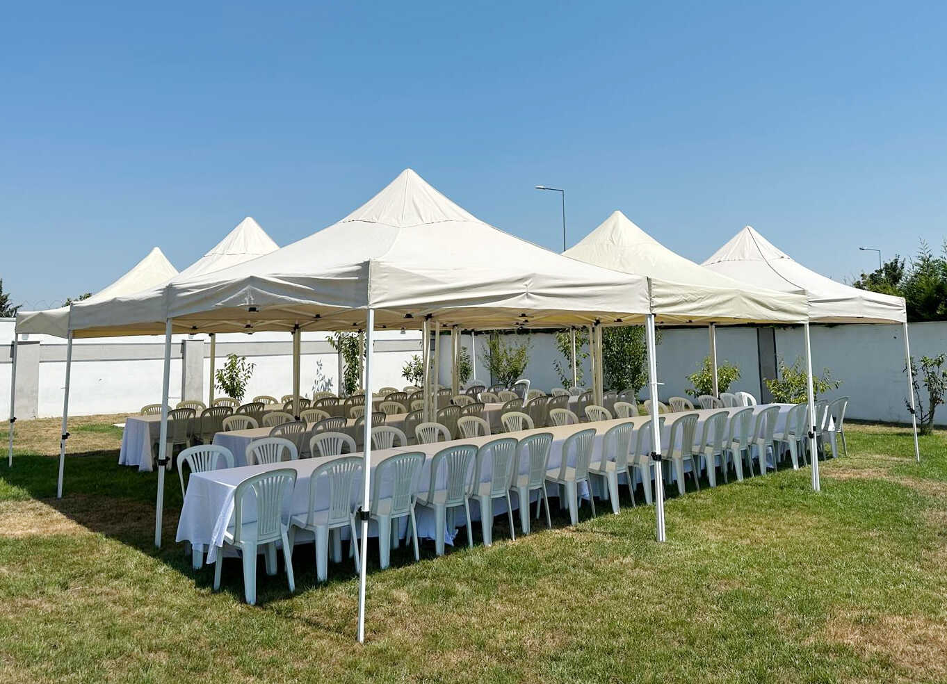 cadir-altinda-plastik-masa-sandalye-kiralama