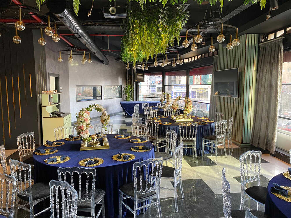 davet-ve-toplanti-icin-seffaf-napolyon-sandalye-kiralama