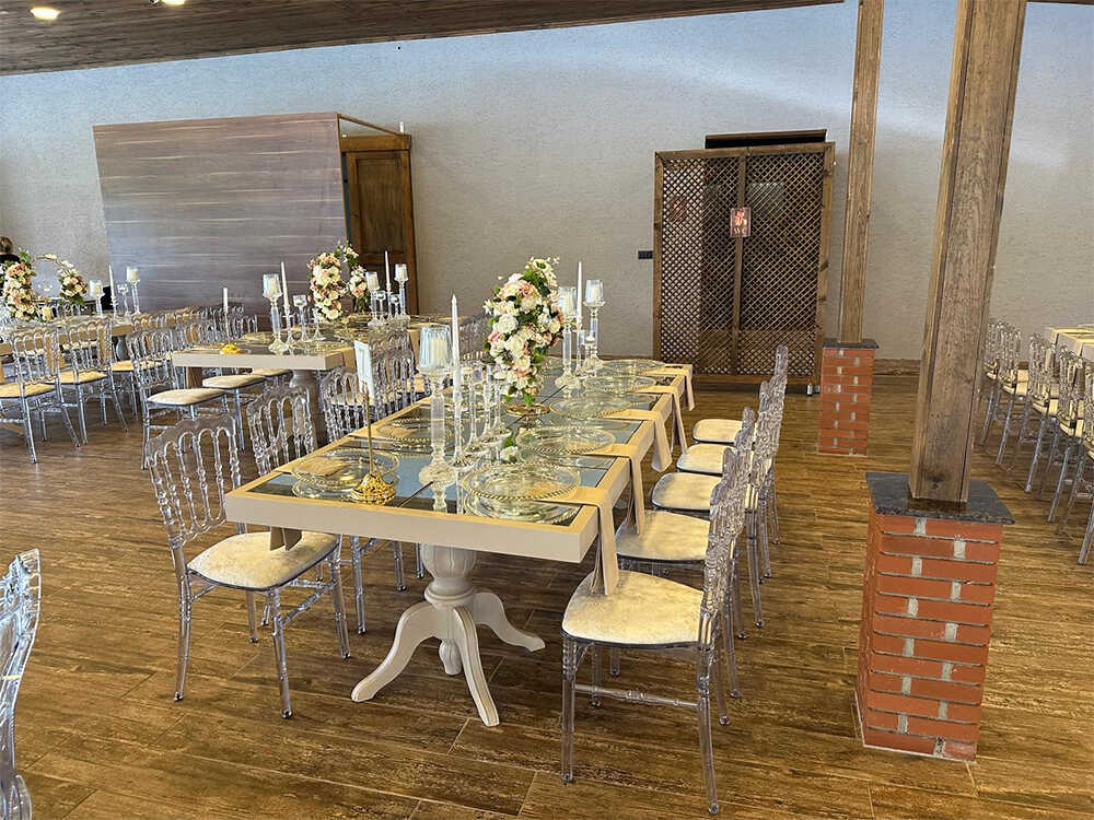 seffaf-napolyon-sandalye-kiralama-fiyatlari